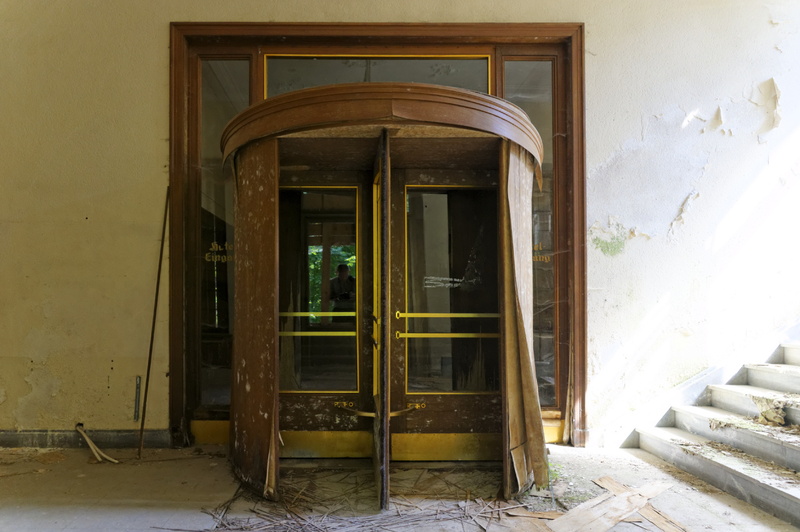 puerta giratoria